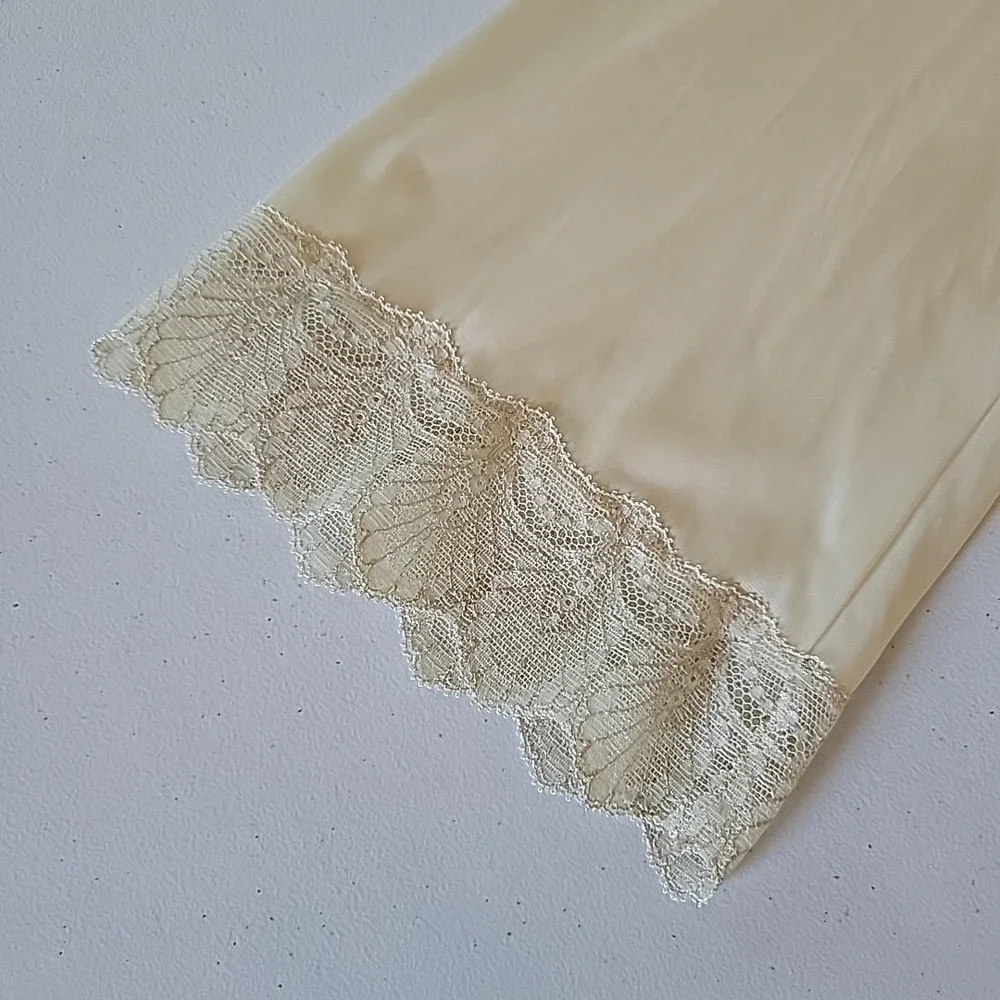 Vanity Fair Vintage Long Robe Lace Trim Nylon Antron III Shawl Collar USA Lounge
